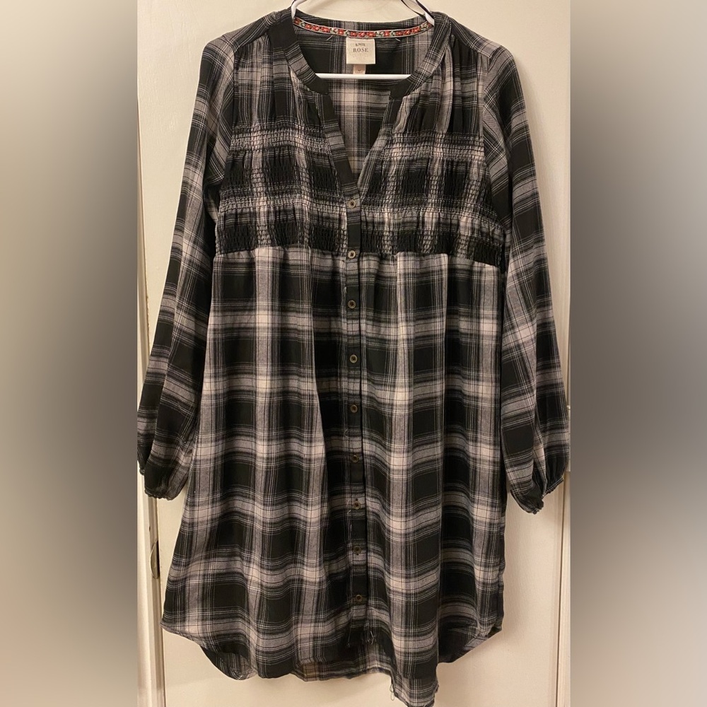 Knox Rose dress Size M black and white plaid midi length long sleeve v-neck